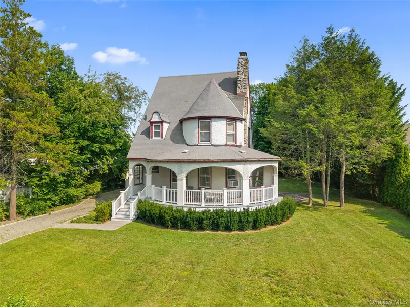 33 Deerfield AVE, Eastchester, NY 10709