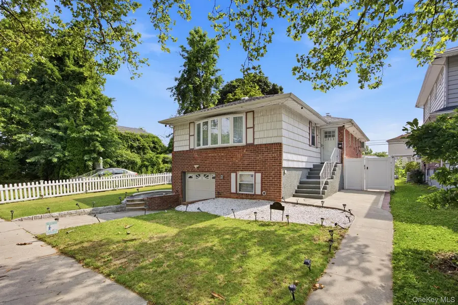 2811 Clearview EXPY, Bayside, NY 11360