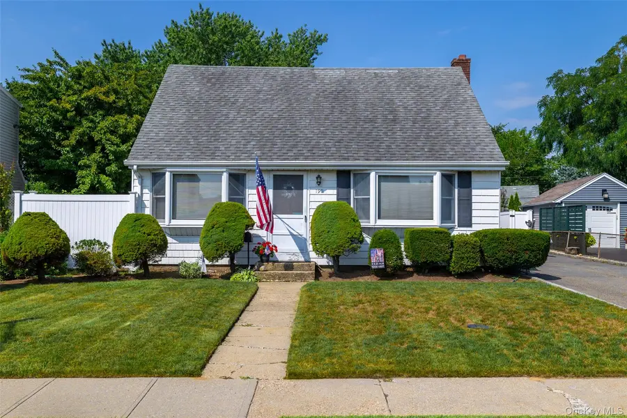 190 Cottage BLVD, Hicksville, NY 11801