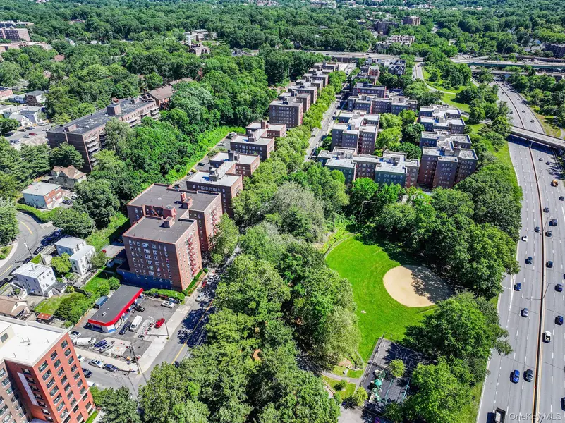 755 Bronx River Rd #4B, Bronxville, NY 10708