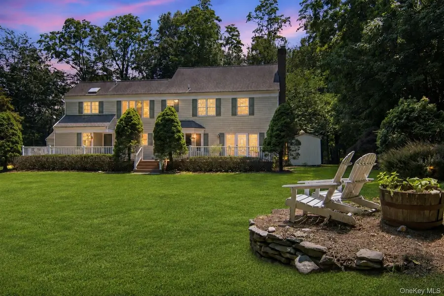 16 Old Field LN, Mount Sinai, NY 11766