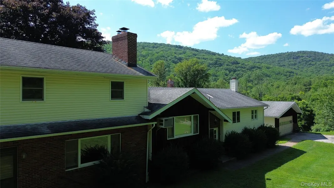 357 W Dover RD, Pawling, NY 12564