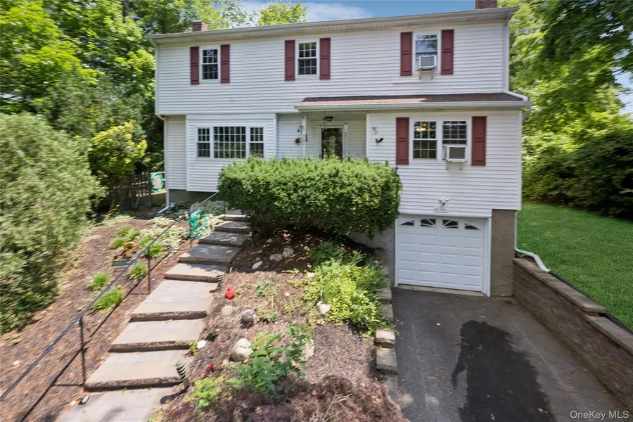 49 Old Town LN, Huntington, NY 11743