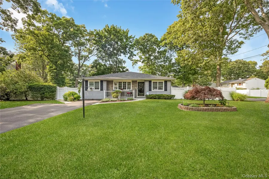 281 Thrift ST, Ronkonkoma, NY 11779