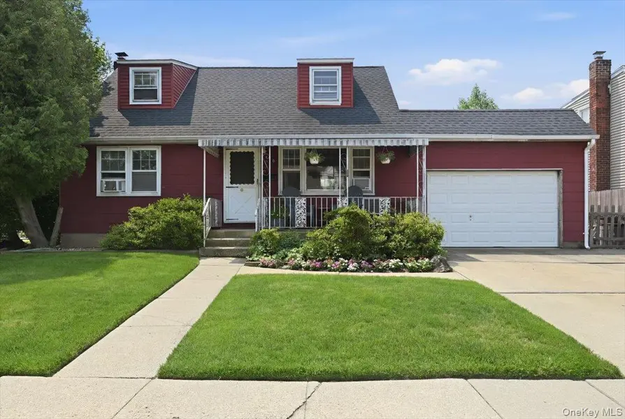 256 N Beech ST, Massapequa, NY 11758