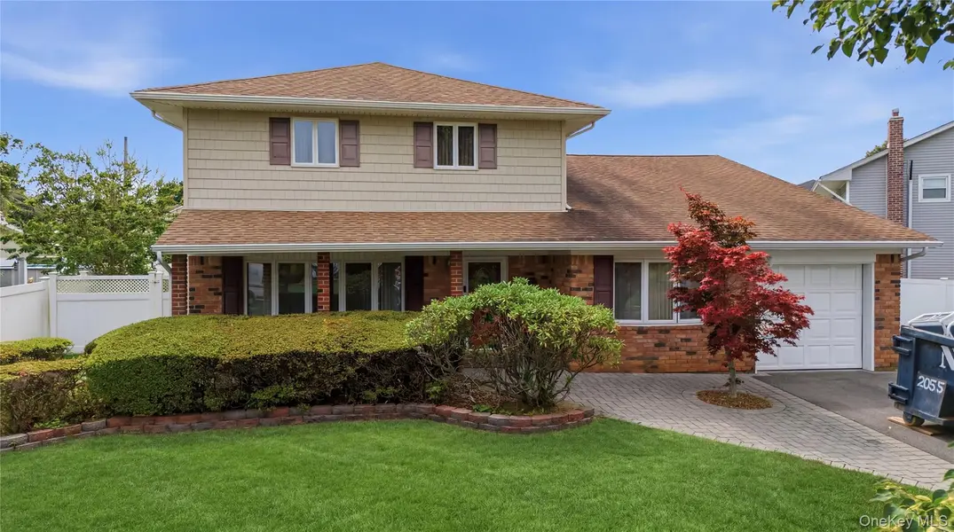 6 Navy DR, Smithtown, NY 11787