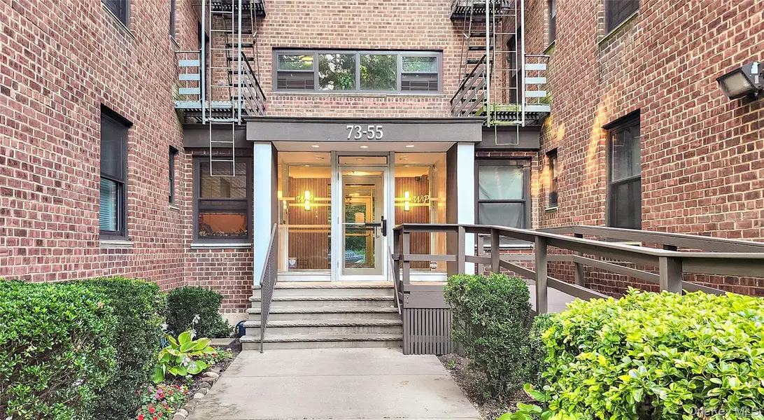73-55 210th ST #4J, Oakland Gardens, NY 11364