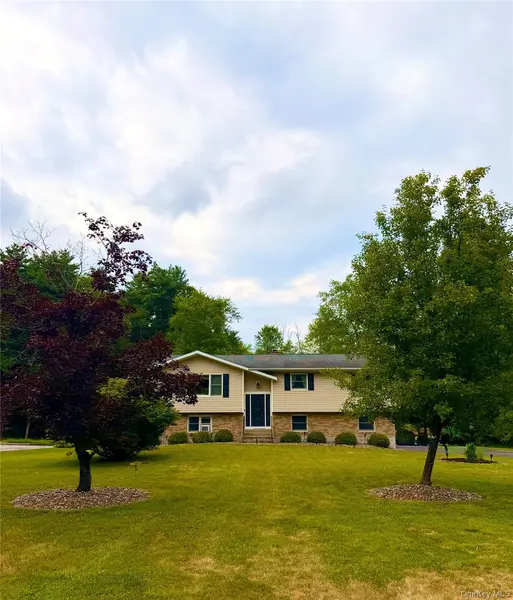 20 Lenart PL, Hopewell Junction, NY 12533