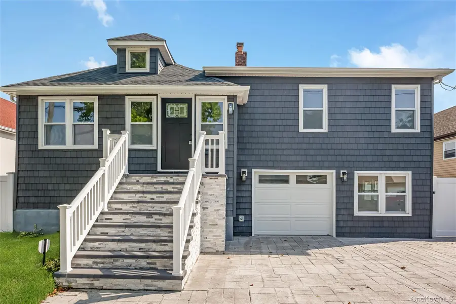 1043 Delaware AVE, Island Park, NY 11558