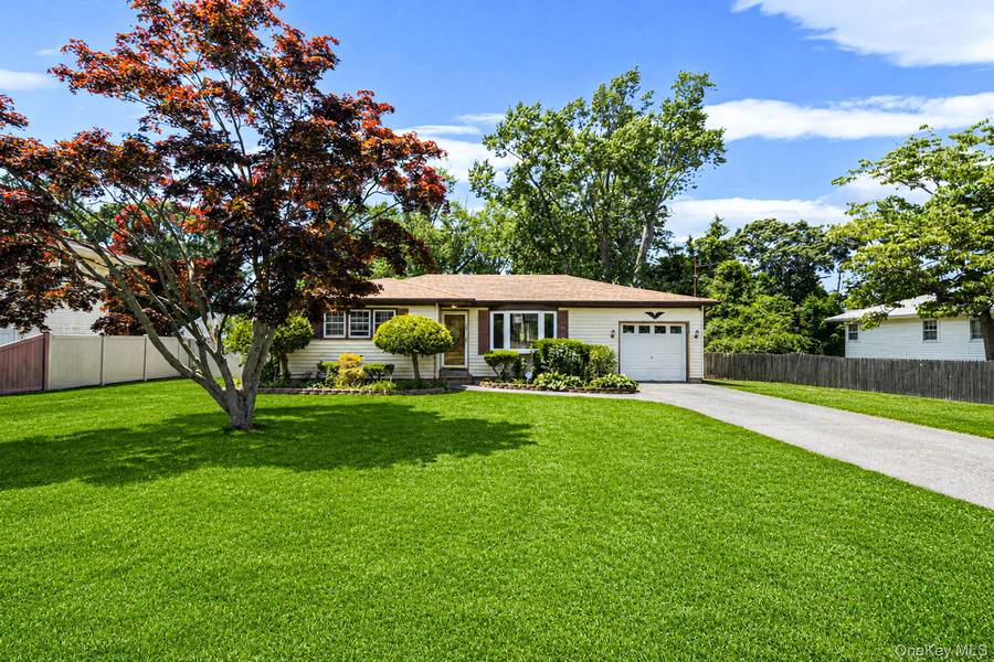 190 Bay AVE, Patchogue, NY 11772