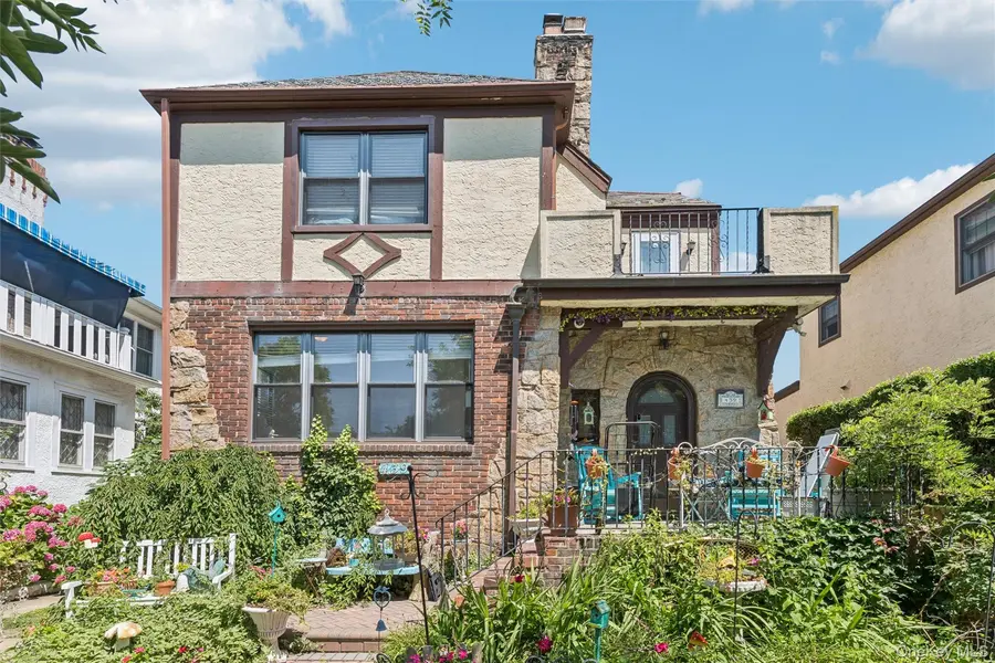 439 W Olive ST, Long Beach, NY 11561