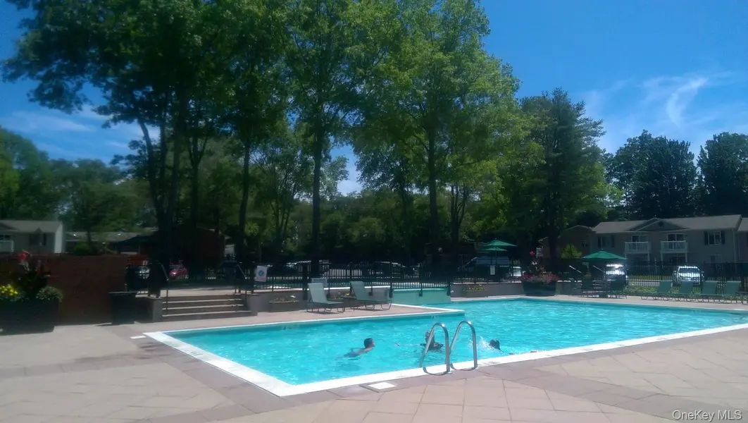 27 Country Club DR #27C, Coram, NY 11727