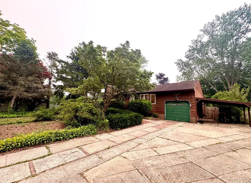28 Euclid AVE, Dix Hills, NY 11746