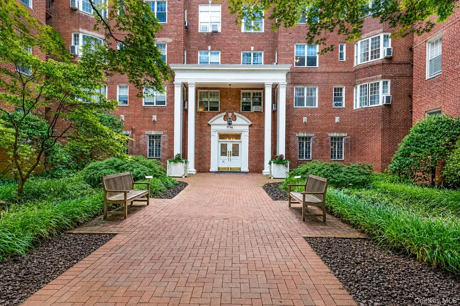 77-14 113th ST #6R, Forest Hills, NY 11375