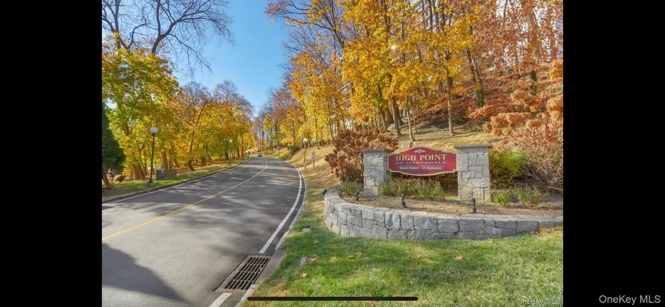 200 High Point DR #PH 8, Hartsdale, NY 10530