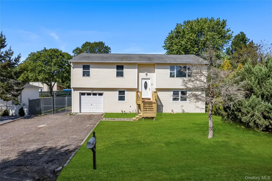 25 Marshall ST, Patchogue, NY 11772