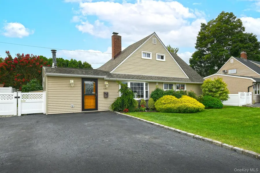 261 Elm DR, Levittown, NY 11756