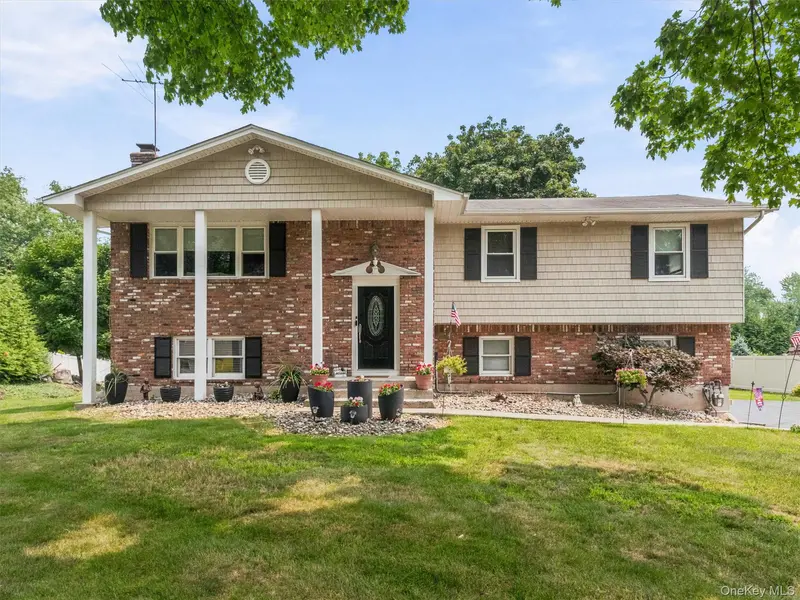 25 Preakness LN, New City, NY 10956