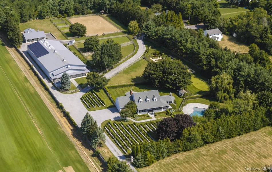 1810 Main RD, Jamesport, NY 11947