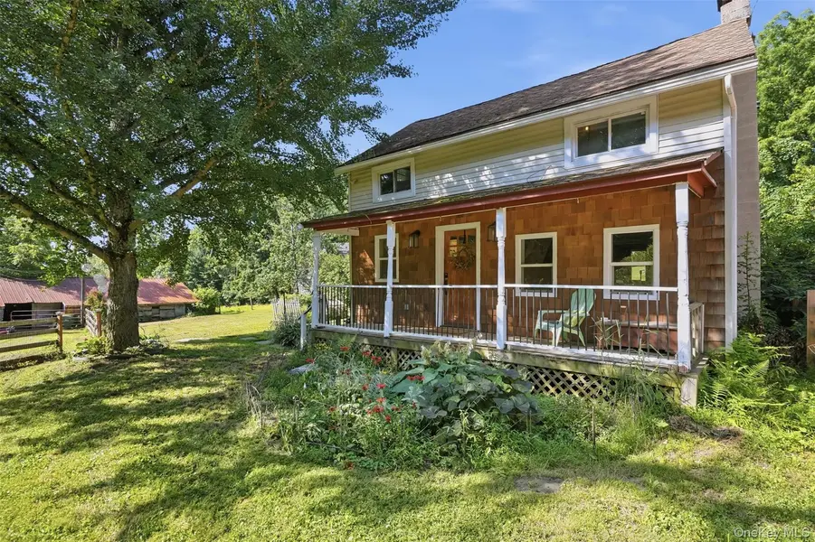 877 Samsonville RD, Kerhonkson, NY 12446