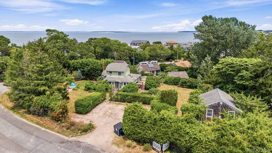 127 Inlet RD, Hampton Bays, NY 11946