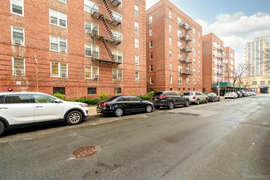 2080 Barnes AVE #4A, Bronx, NY 10462