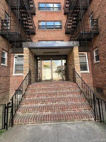 64-74 Saunders ST #1E, Rego Park, NY 11374