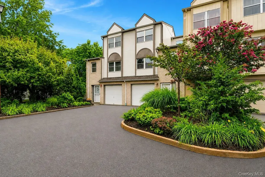 20 Milford CT, Nanuet, NY 10954