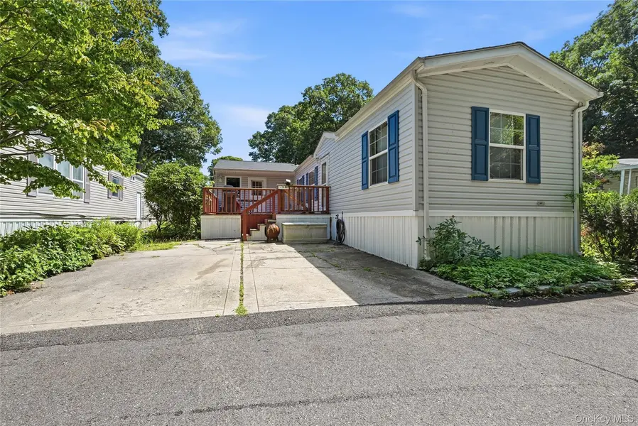 658-A11 Sound AVE, Calverton, NY 11933