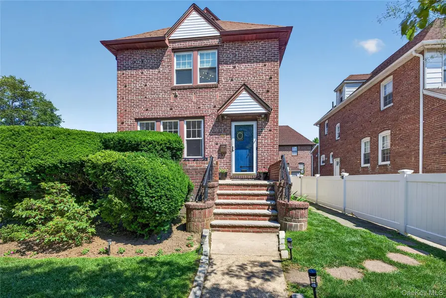49 Bixley Heath, Lynbrook, NY 11563