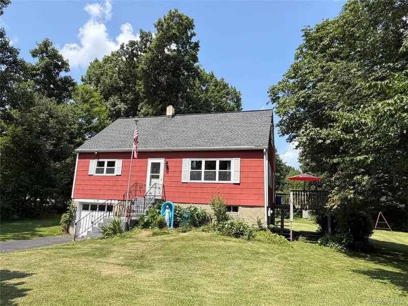 44 Somerset LN, Putnam Valley, NY 10579