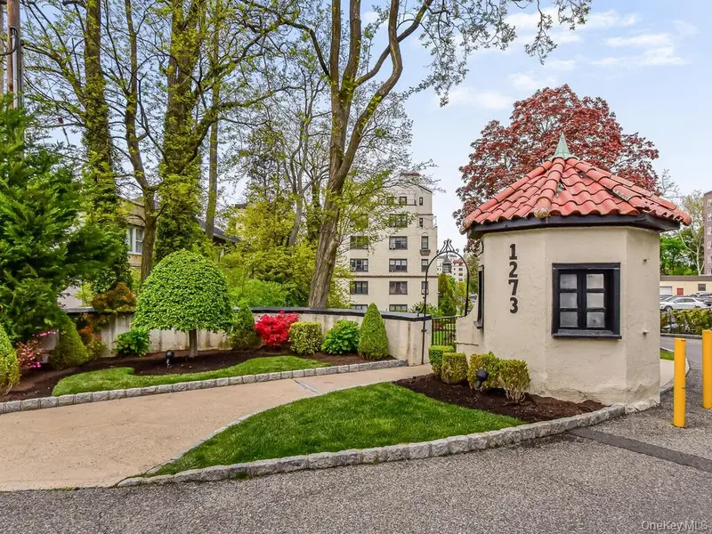 1273 North AVE #2E, Entry 7, New Rochelle, NY 10804