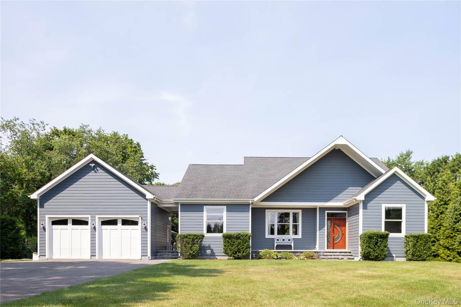 1430 Marratooka RD, Mattituck, NY 11952