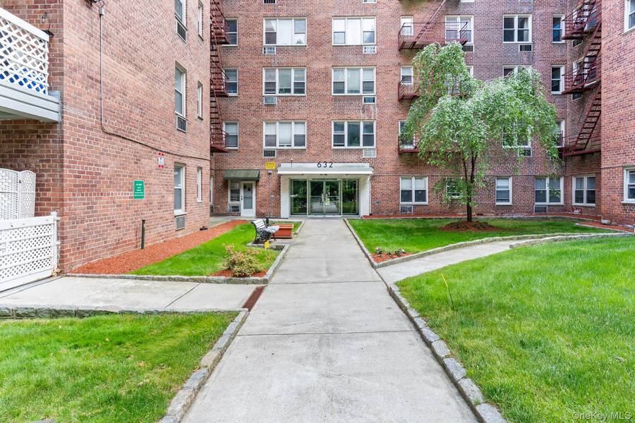 632 Palmer RD #8G, Yonkers, NY 10701