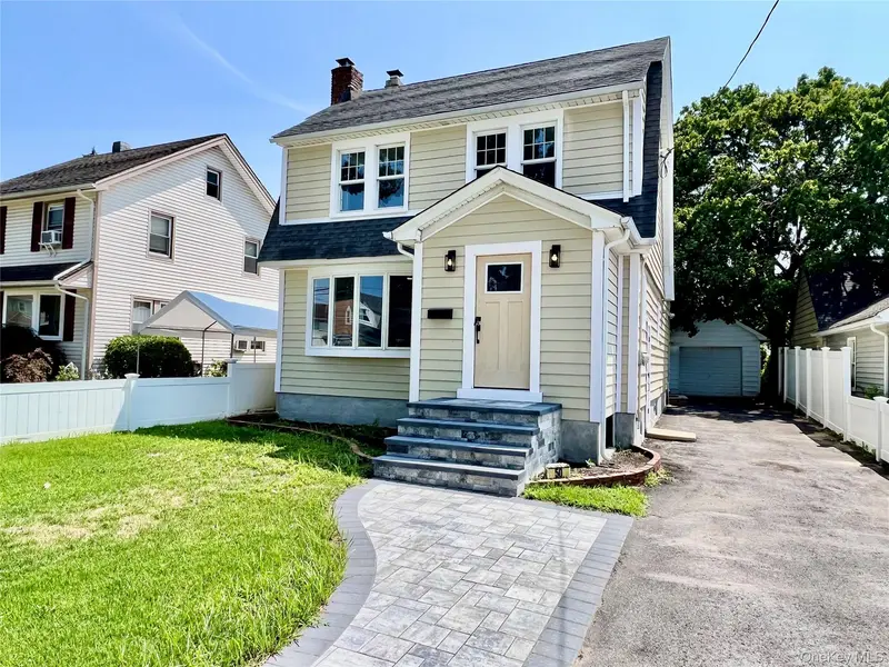 50 E Saint Marks PL, Valley Stream, NY 11580