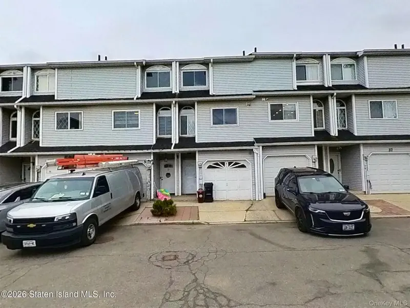 41 Simmons LOOP, Staten Island, NY 10314