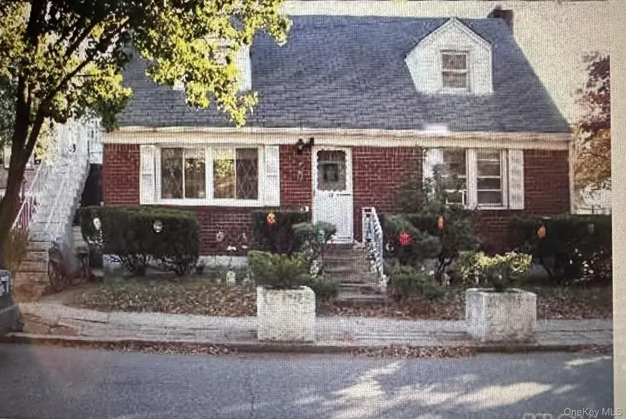 62 ash ST, Valley Stream, NY 11580