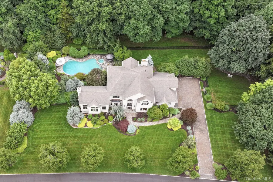 8 Lety LN, Suffern, NY 10901