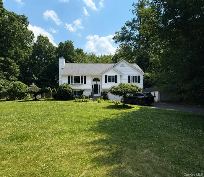11 Ulster TER, Wallkill, NY 12589