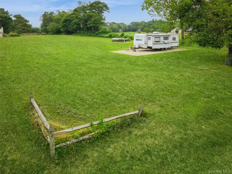 River RD, Calverton, NY 11933