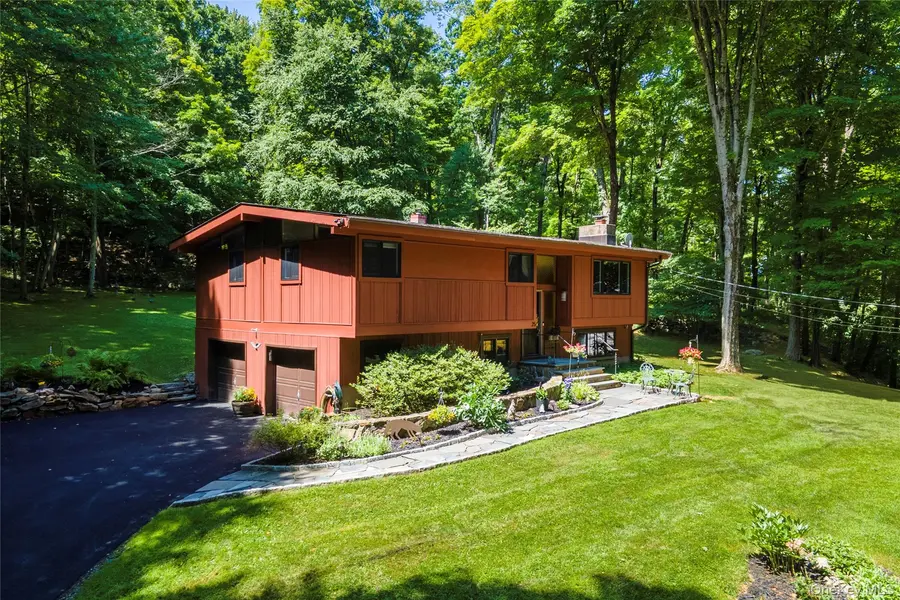 25 Ponderosa RD, Carmel, NY 10512