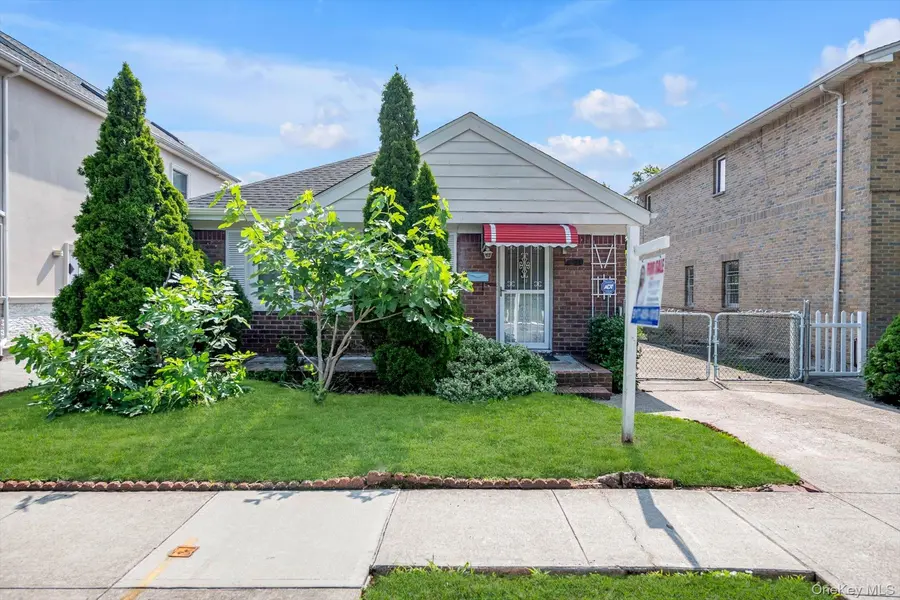 5011 175th ST, Fresh Meadows, NY 11365