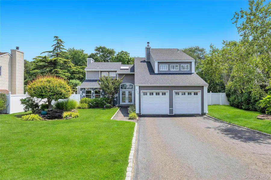 859 Pine AVE, West Islip, NY 11795