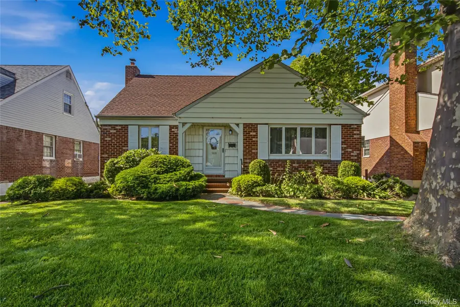 163 Laurel DR, New Hyde Park, NY 11040