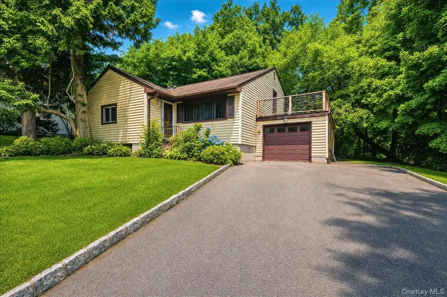 63 Waterbury Pkwy, Cortlandt Manor, NY 10567