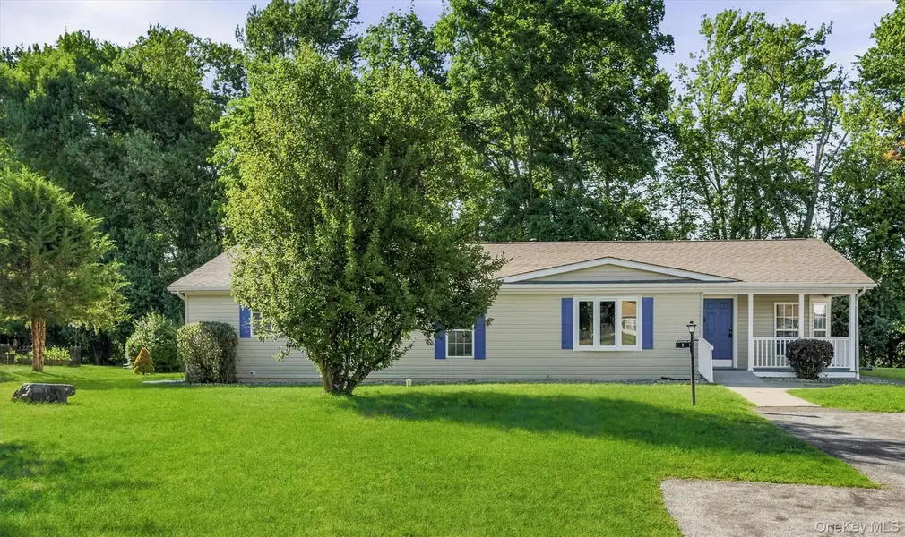 1 Palm CIR, Poughkeepsie, NY 12603