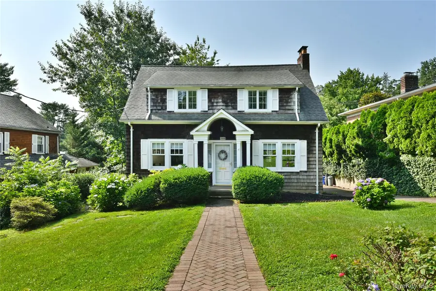 308 38th RD, Douglaston, NY 11363