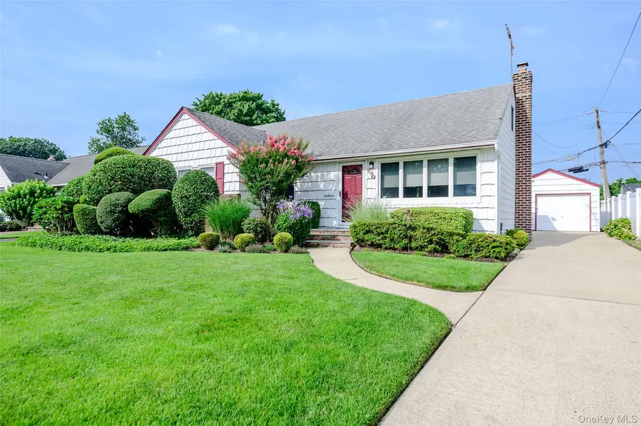 750 Durham RD, East Meadow, NY 11554