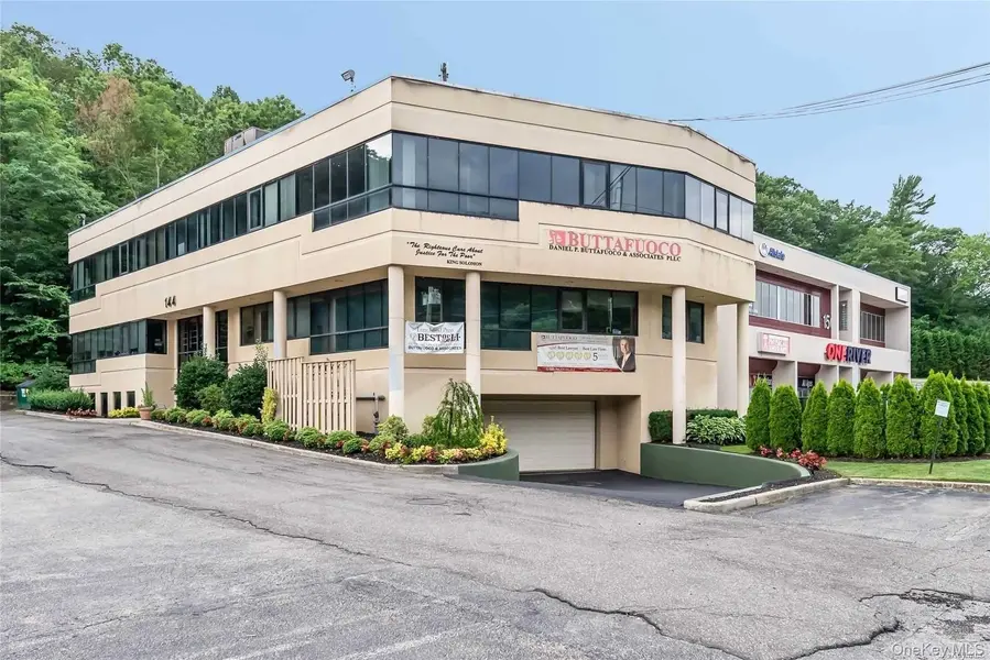 144 Woodbury RD #LOWER, Woodbury, NY 11797