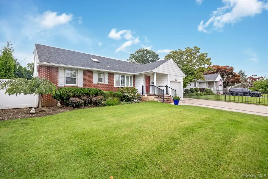 65 Colonial DR, Farmingdale, NY 11735